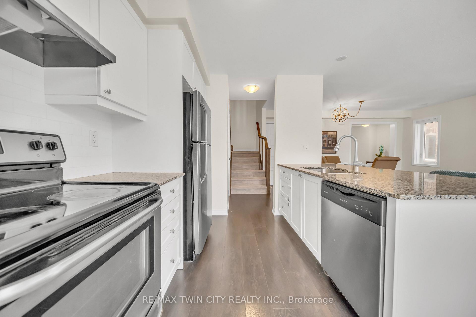 Photo 18 of 563 Goldenrod Lane, Kitchener — HOMEH