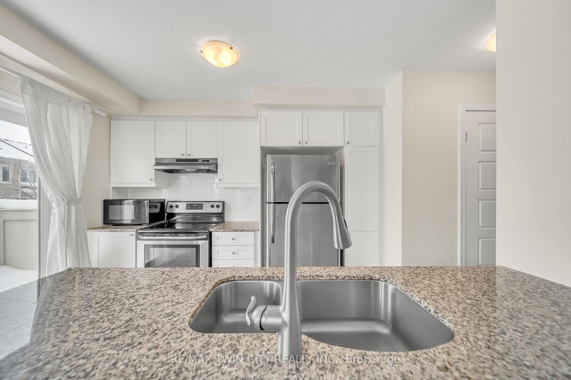 Photo 20 of 563 Goldenrod Lane, Kitchener — HOMEH
