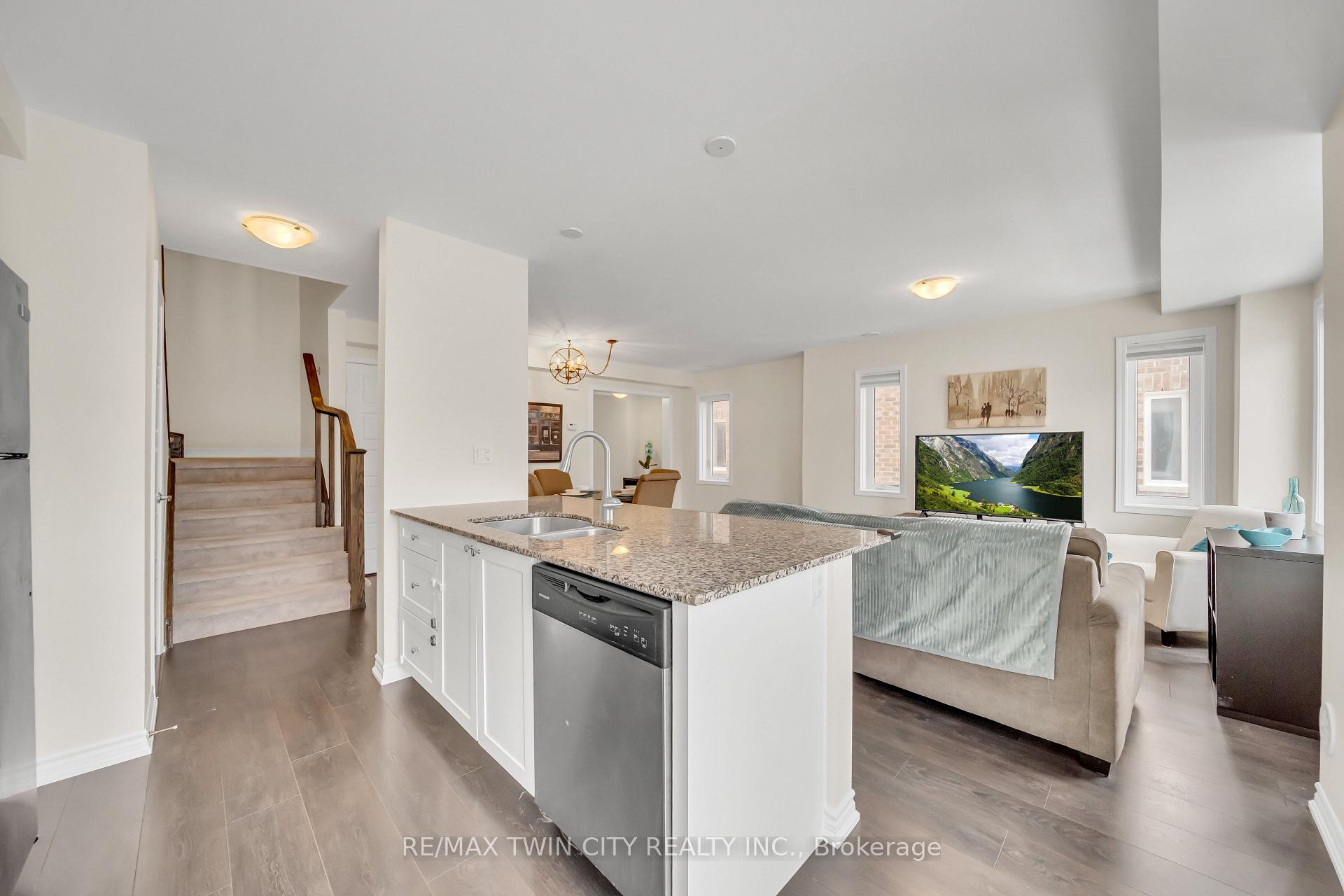 Photo 21 of 563 Goldenrod Lane, Kitchener — HOMEH