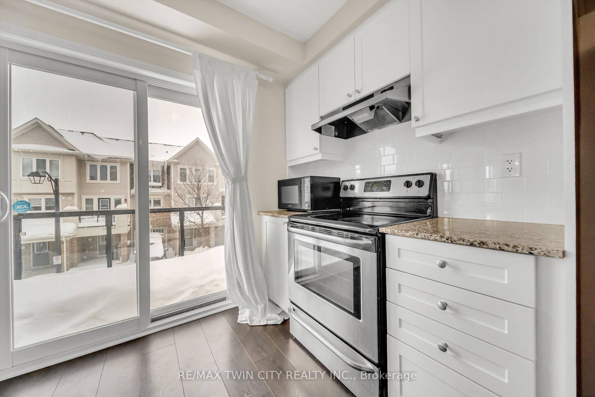 Photo 23 of 563 Goldenrod Lane, Kitchener — HOMEH