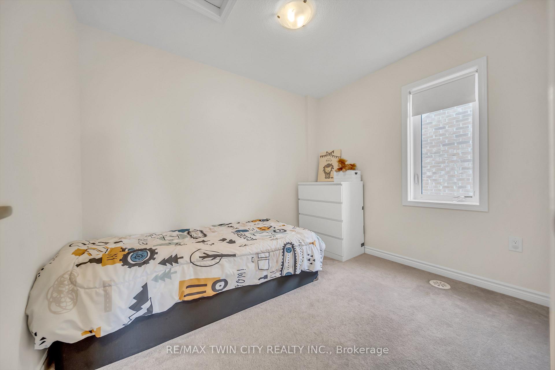Photo 34 of 563 Goldenrod Lane, Kitchener — HOMEH