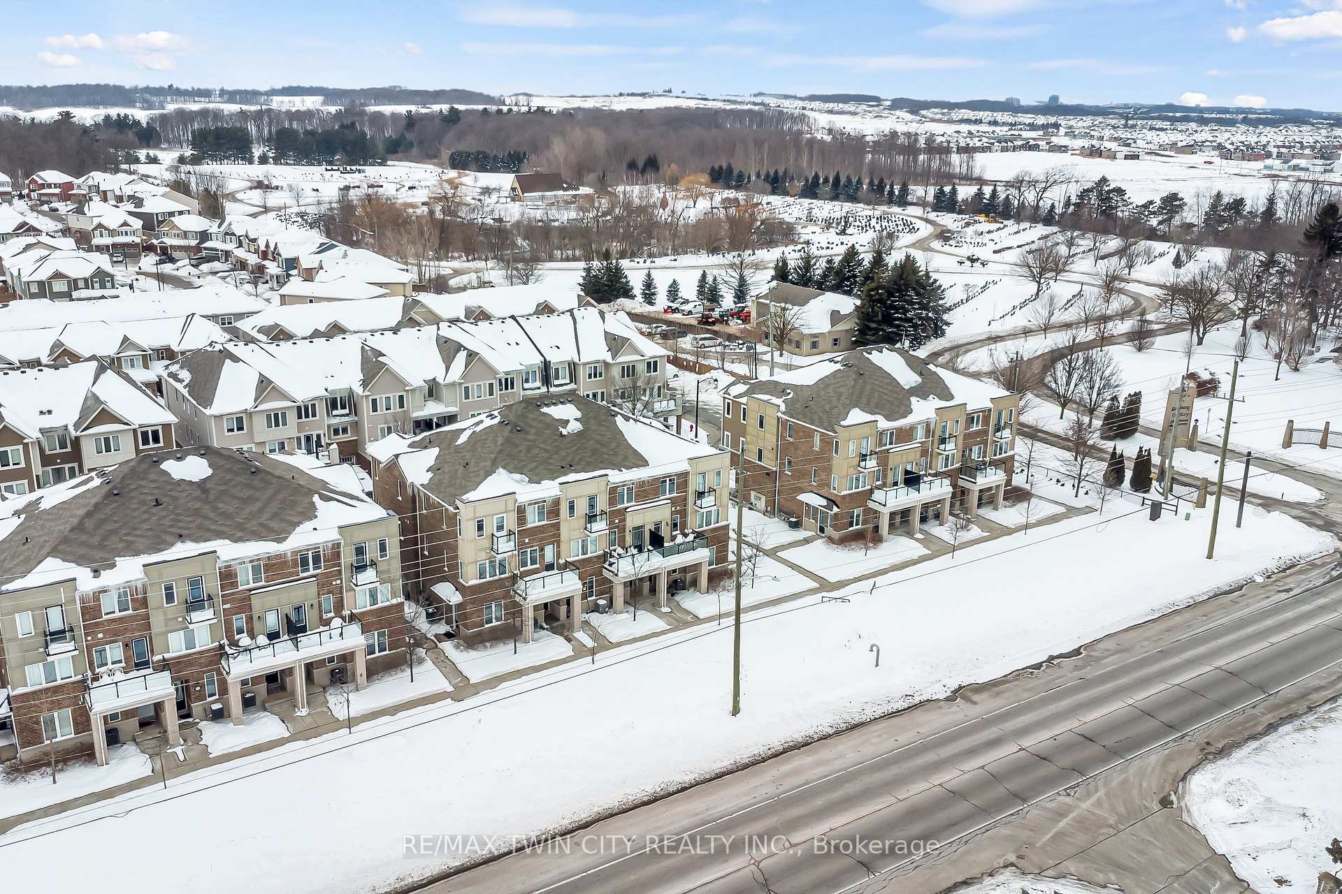 Photo 38 of 563 Goldenrod Lane, Kitchener — HOMEH