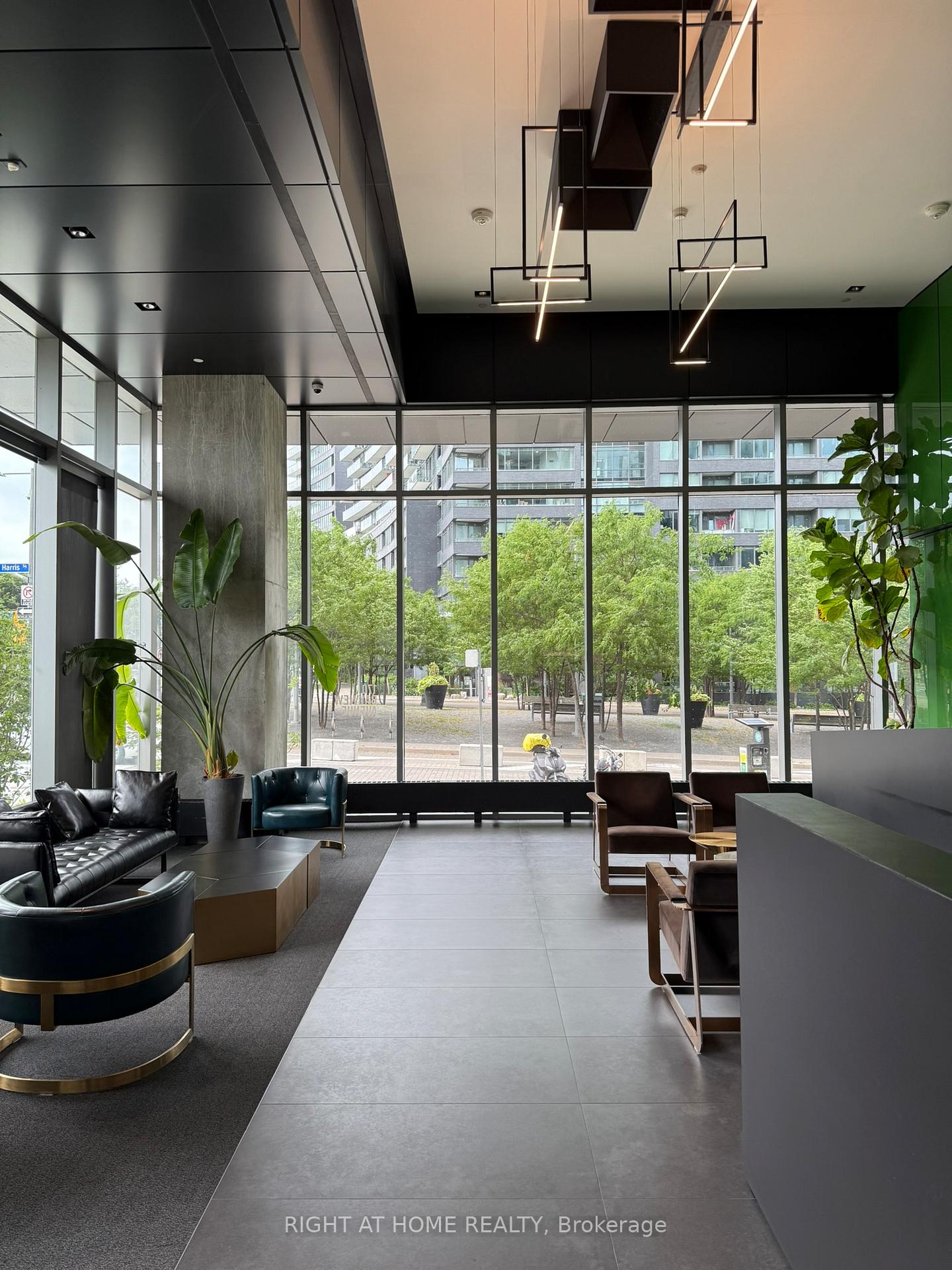 Photo 4 of Unit 809, 170 Bayview Avenue, Toronto, Waterfront Communities — HOMEH