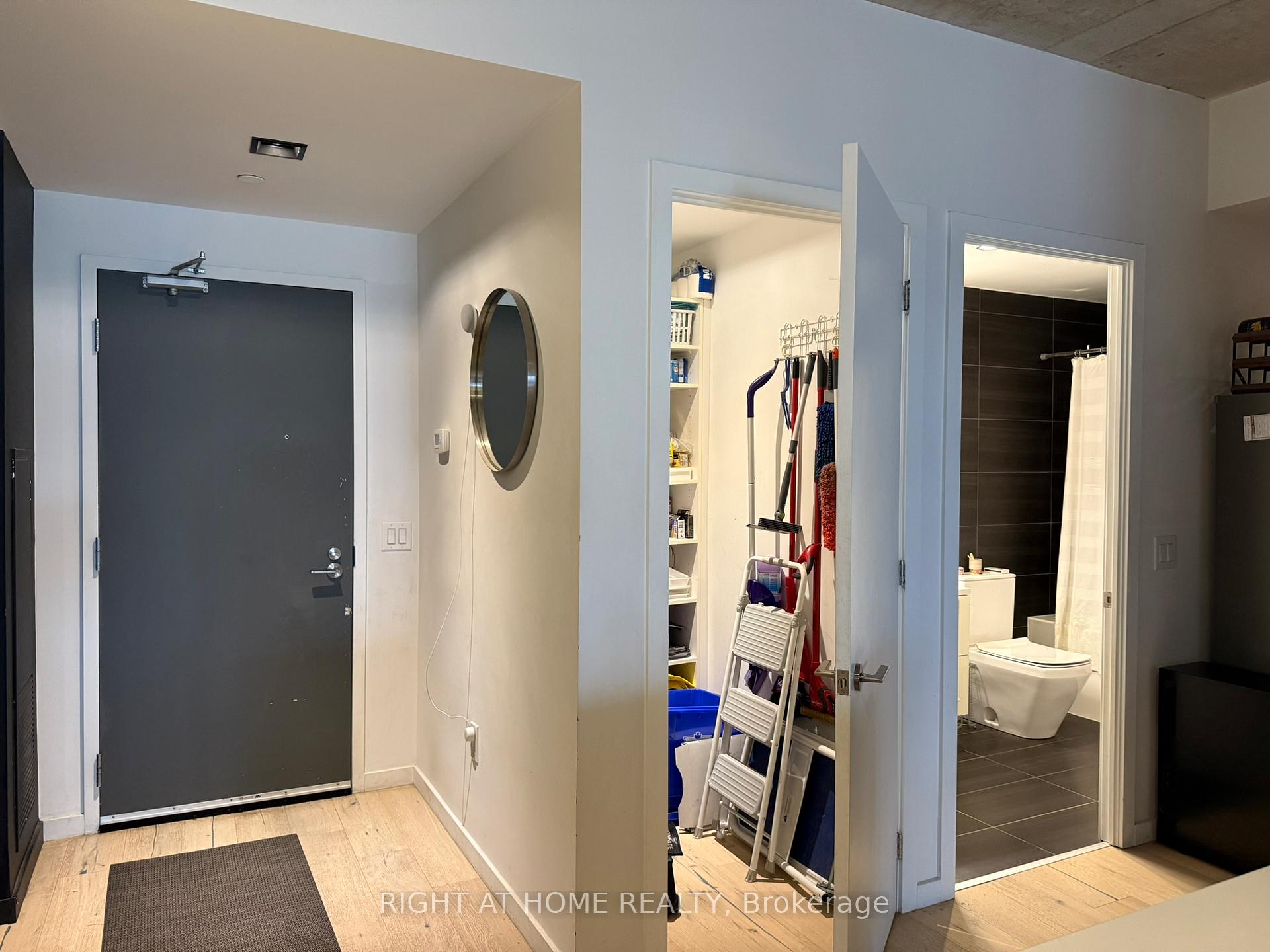Photo 8 of Unit 809, 170 Bayview Avenue, Toronto, Waterfront Communities — HOMEH