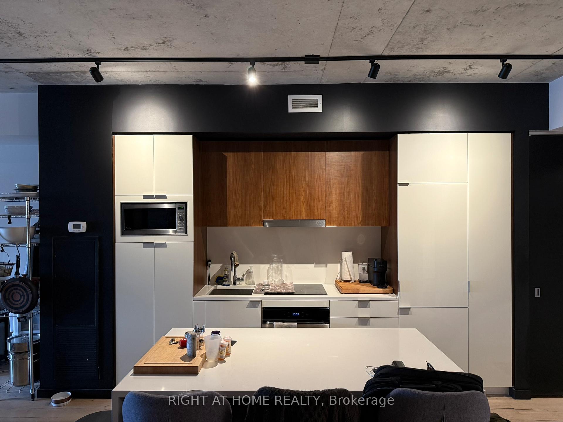 Photo 14 of Unit 809, 170 Bayview Avenue, Toronto, Waterfront Communities — HOMEH
