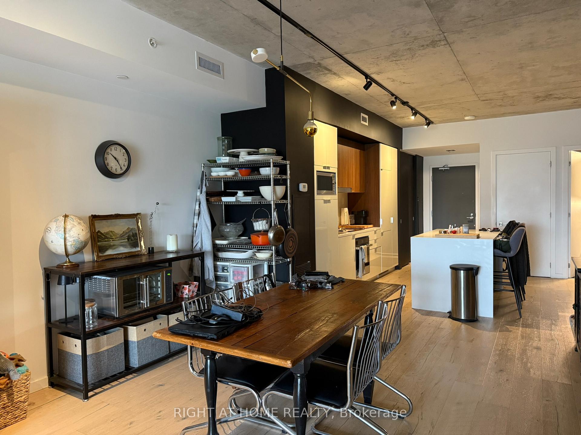 Photo 39 of Unit 809, 170 Bayview Avenue, Toronto, Waterfront Communities — HOMEH