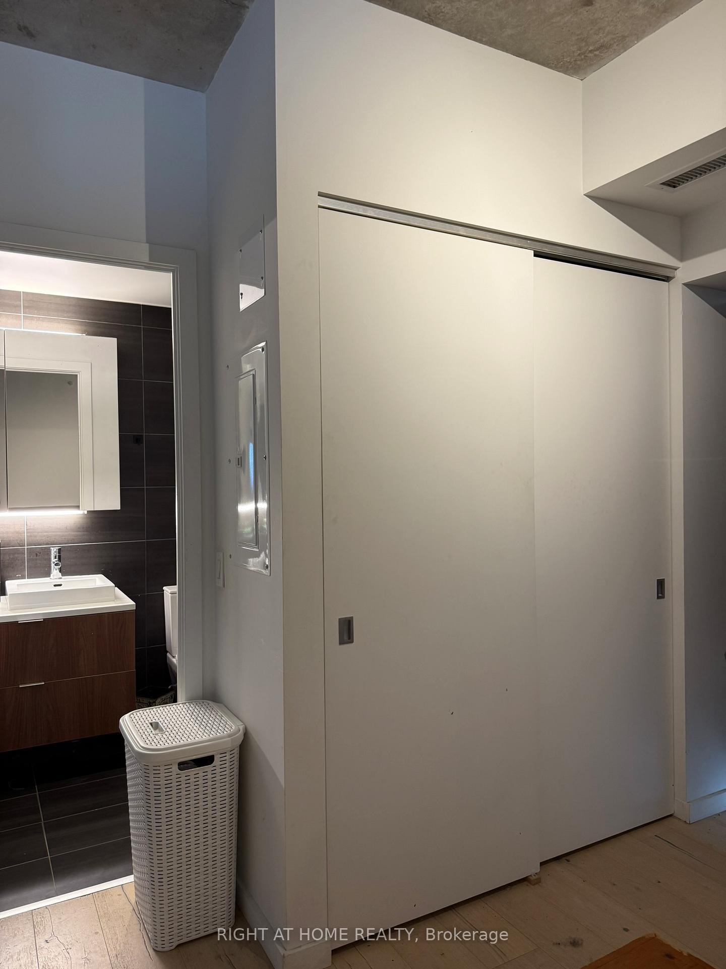 Photo 42 of Unit 809, 170 Bayview Avenue, Toronto, Waterfront Communities — HOMEH