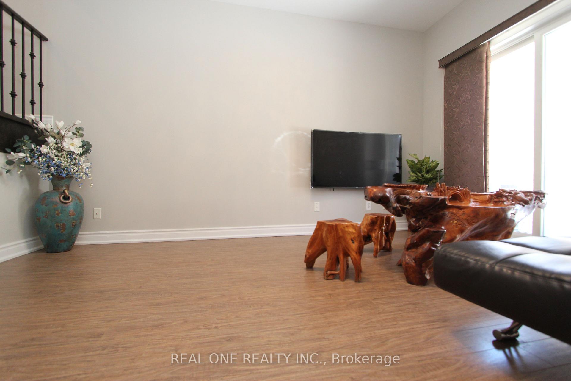 Photo 2 of Unit 25, 10 Cox Boulevard, Markham, Unionville — HOMEH