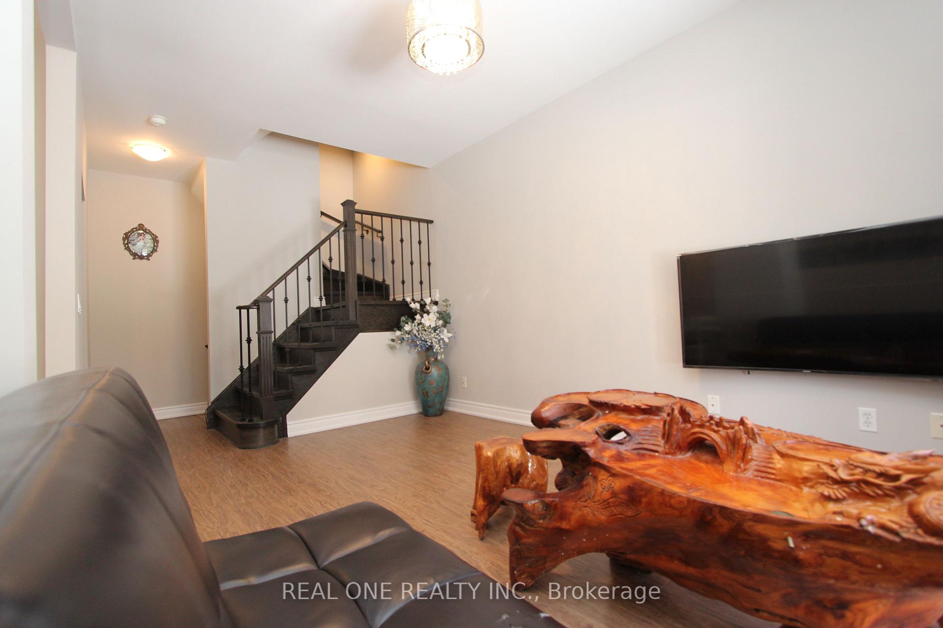 Photo 3 of Unit 25, 10 Cox Boulevard, Markham, Unionville — HOMEH
