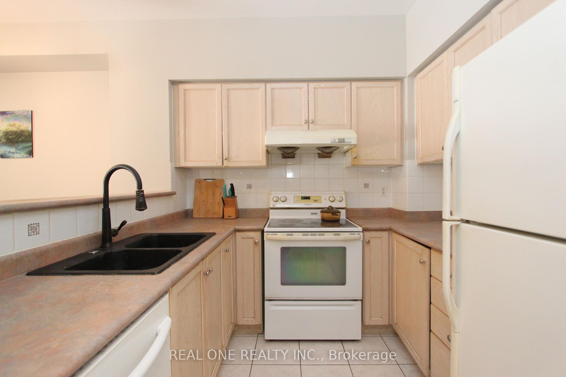 Photo 8 of Unit 25, 10 Cox Boulevard, Markham, Unionville — HOMEH
