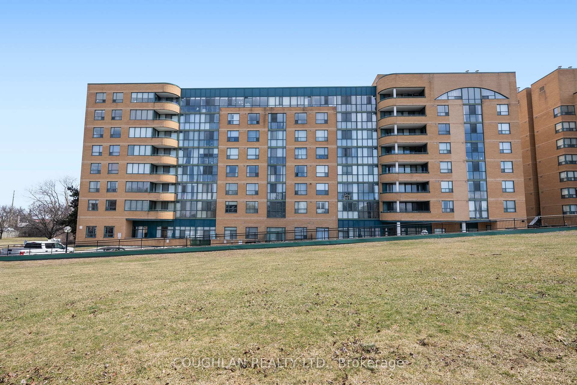 Photo 3 of Unit 805, 1665 Pickering Parkway, Pickering, Village East — HOMEH