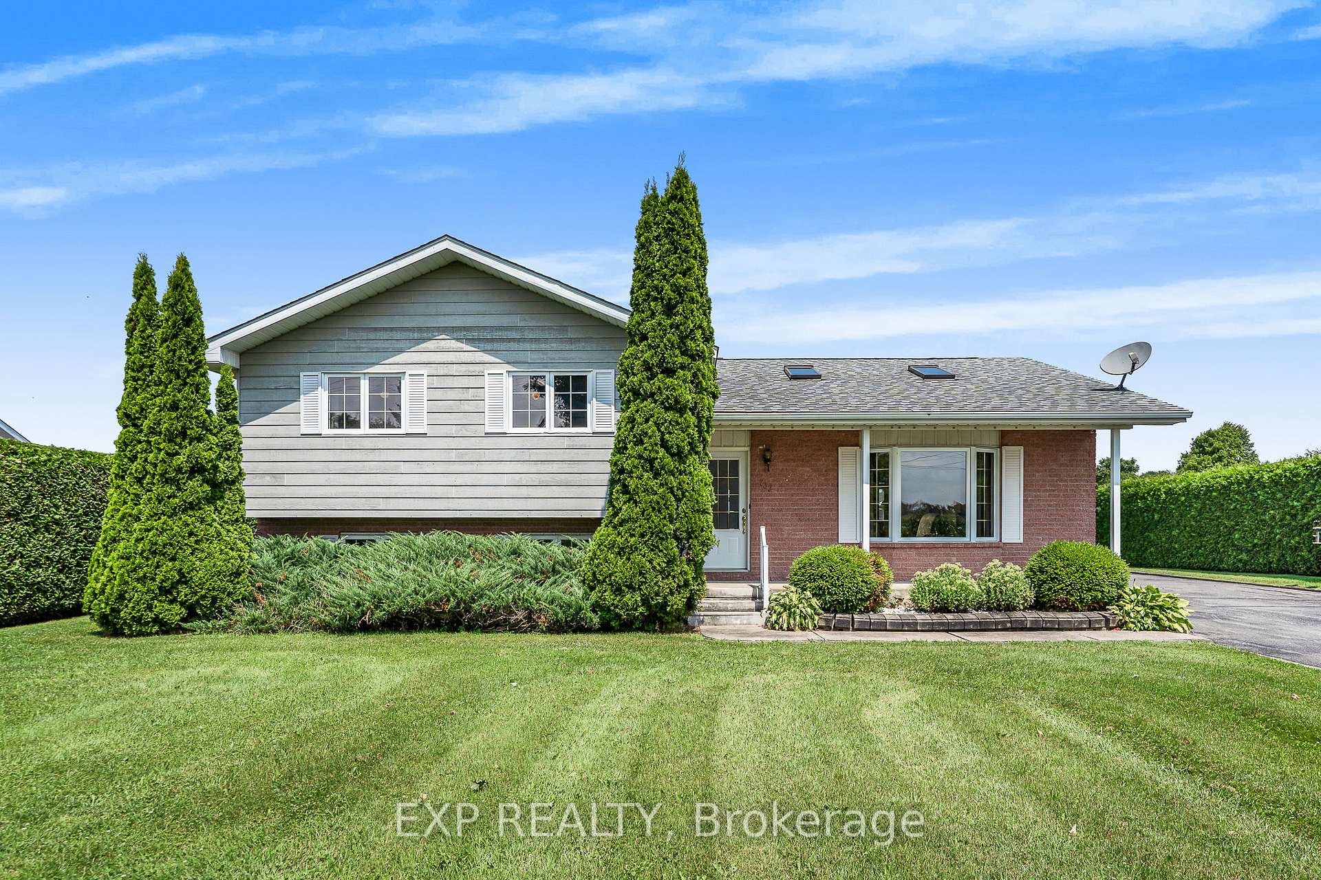 Photo 1 of 733 Greenlane Road, Champlain, Champlain Twp — HOMEH