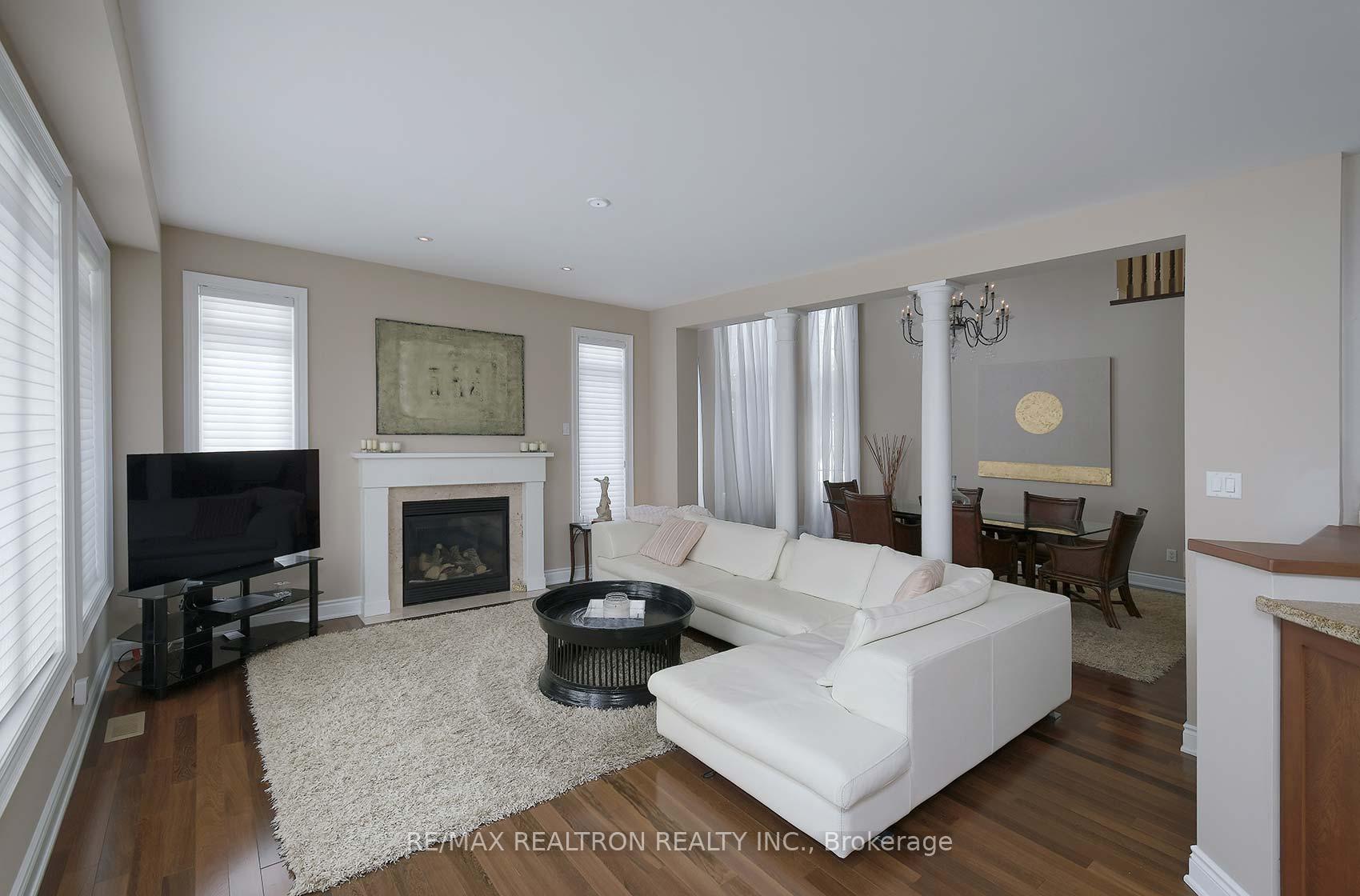 Photo 7 of 84 Stonecliffe Crescent, Aurora, Aurora Estates — HOMEH