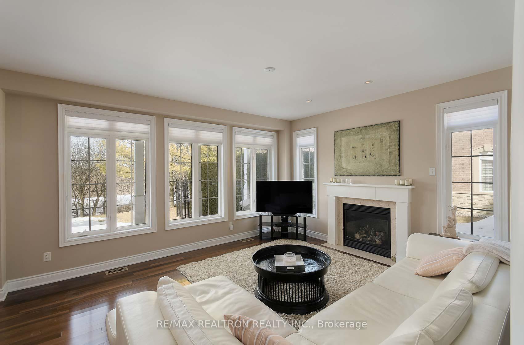 Photo 8 of 84 Stonecliffe Crescent, Aurora, Aurora Estates — HOMEH