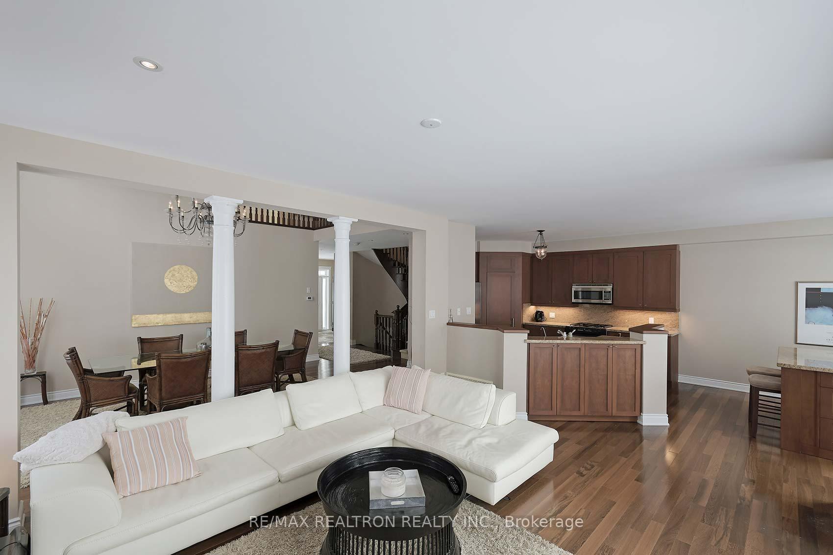 Photo 9 of 84 Stonecliffe Crescent, Aurora, Aurora Estates — HOMEH