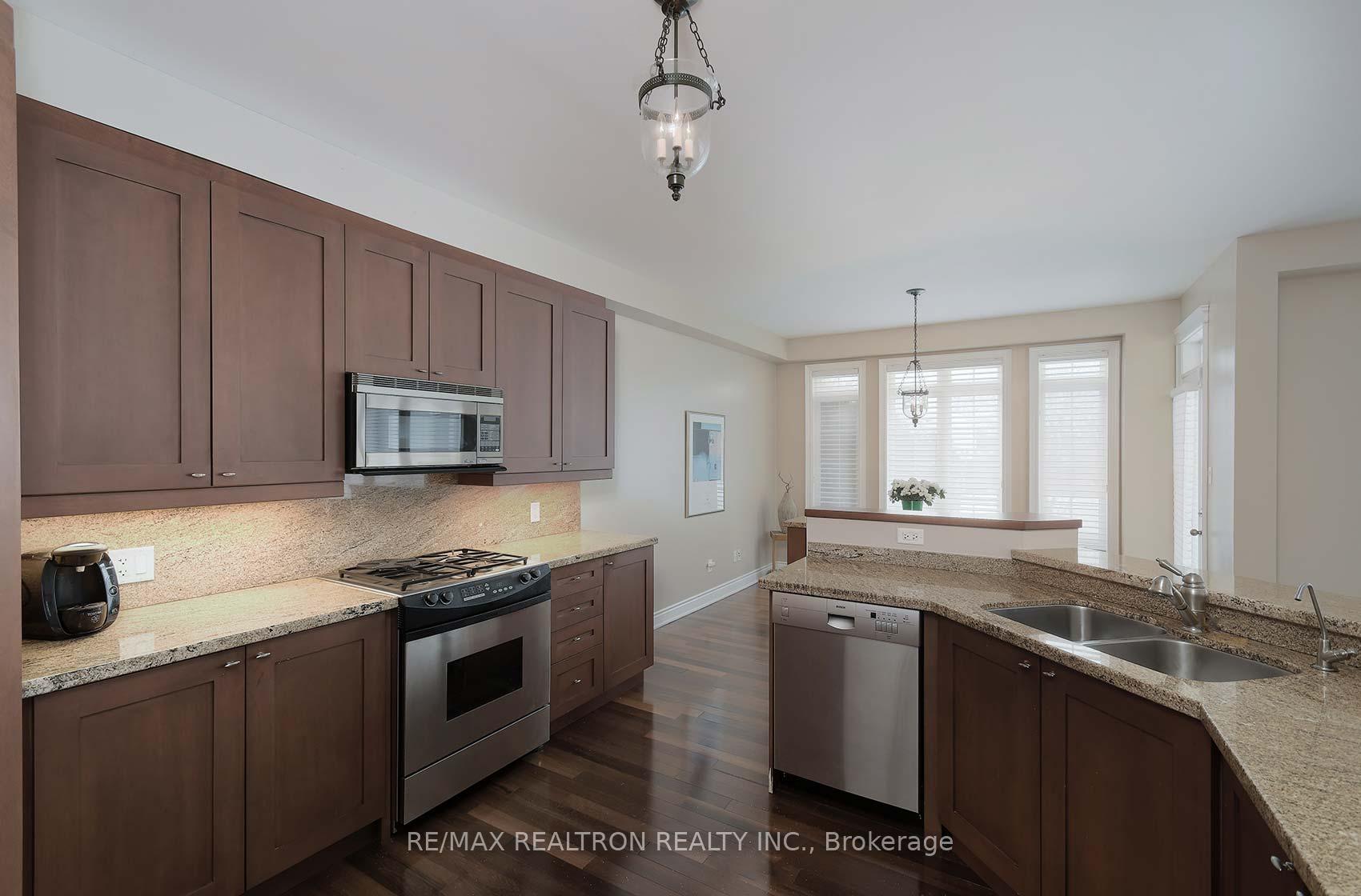 Photo 13 of 84 Stonecliffe Crescent, Aurora, Aurora Estates — HOMEH