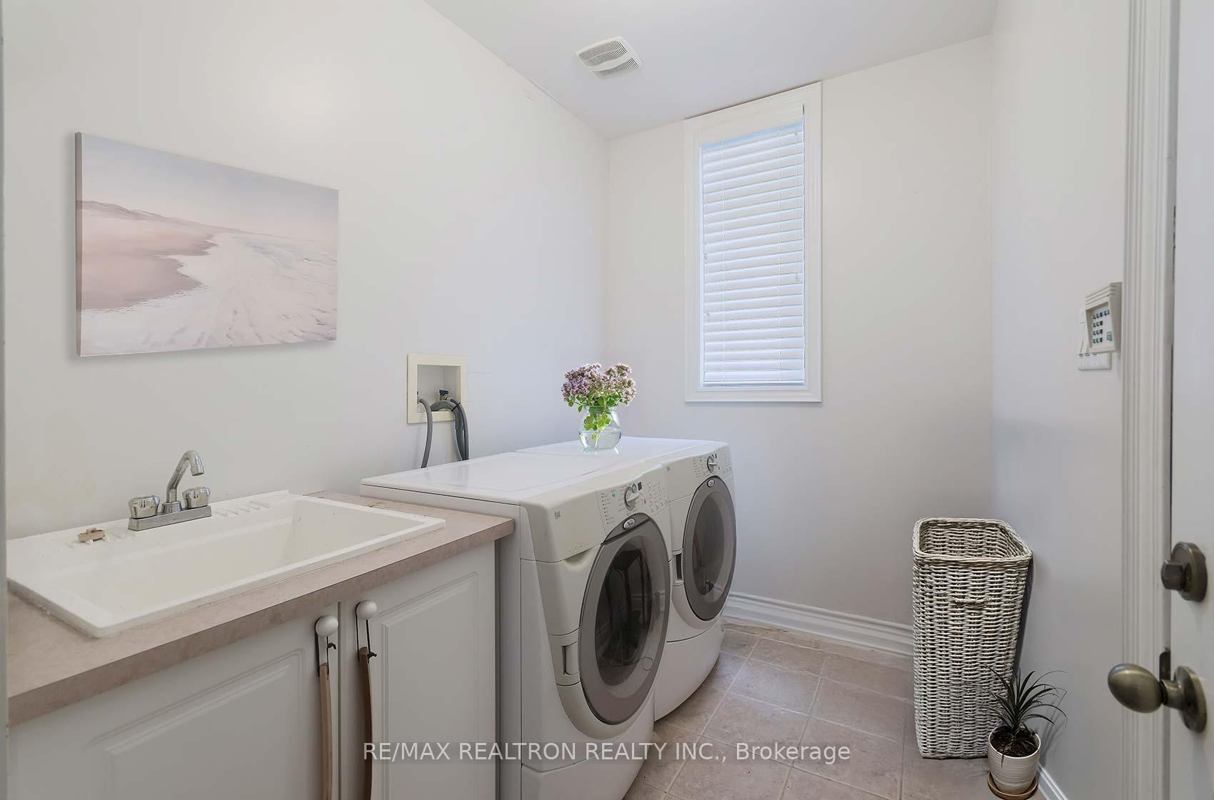 Photo 36 of 84 Stonecliffe Crescent, Aurora, Aurora Estates — HOMEH