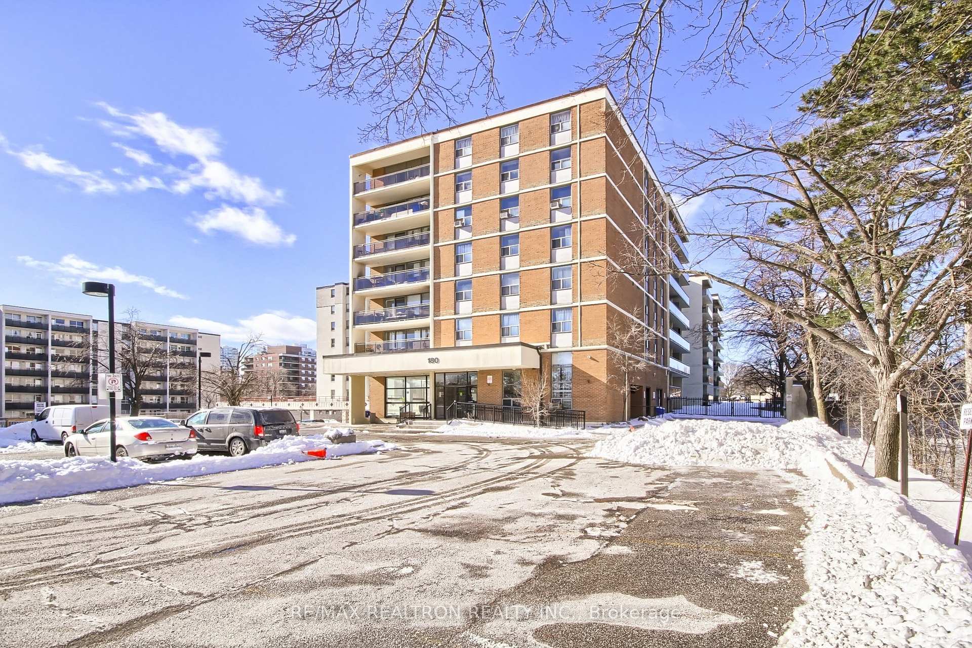 Photo 2 of Unit Ph702, 180 Dudley Avenue, Markham, Thornhill — HOMEH