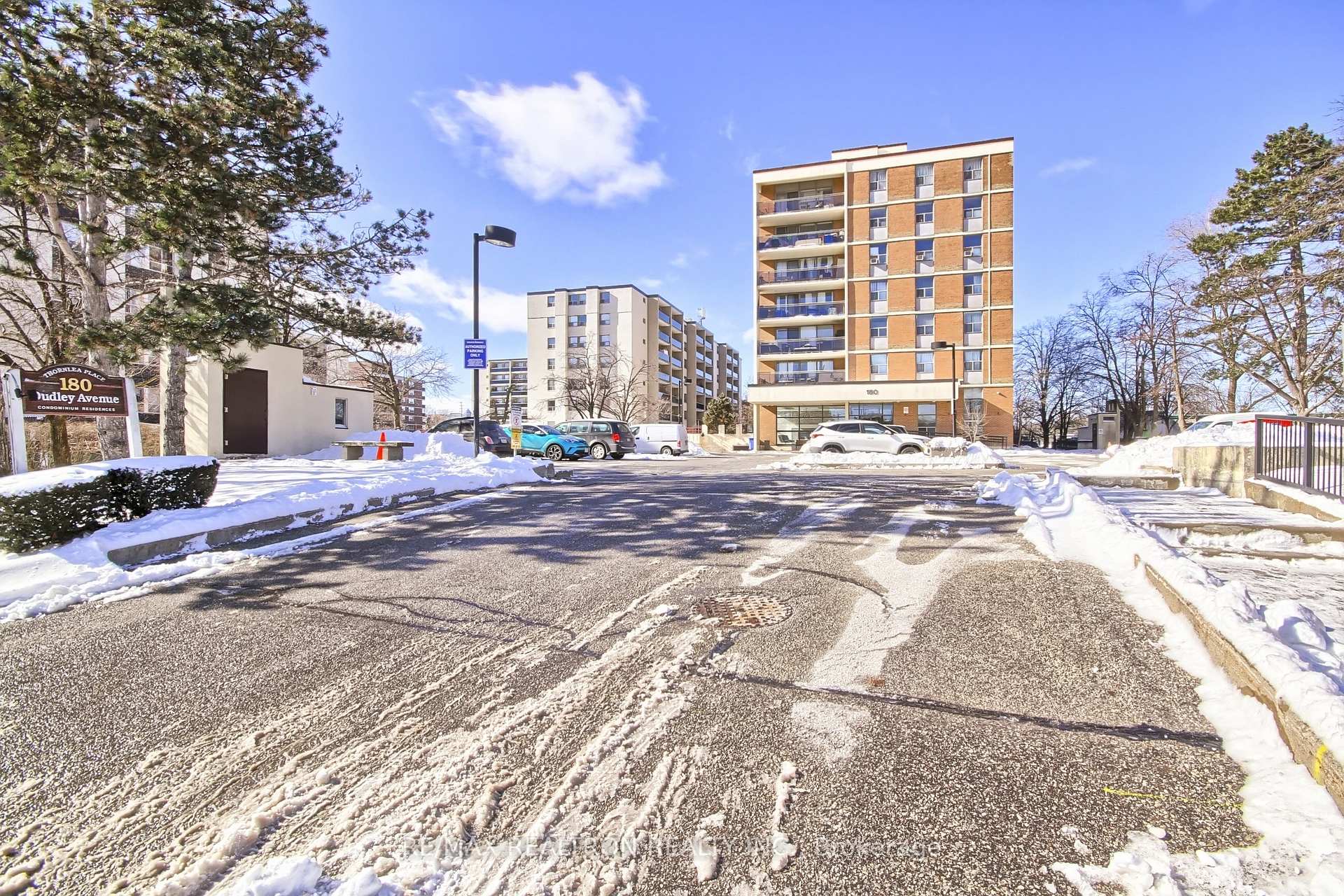 Photo 3 of Unit Ph702, 180 Dudley Avenue, Markham, Thornhill — HOMEH