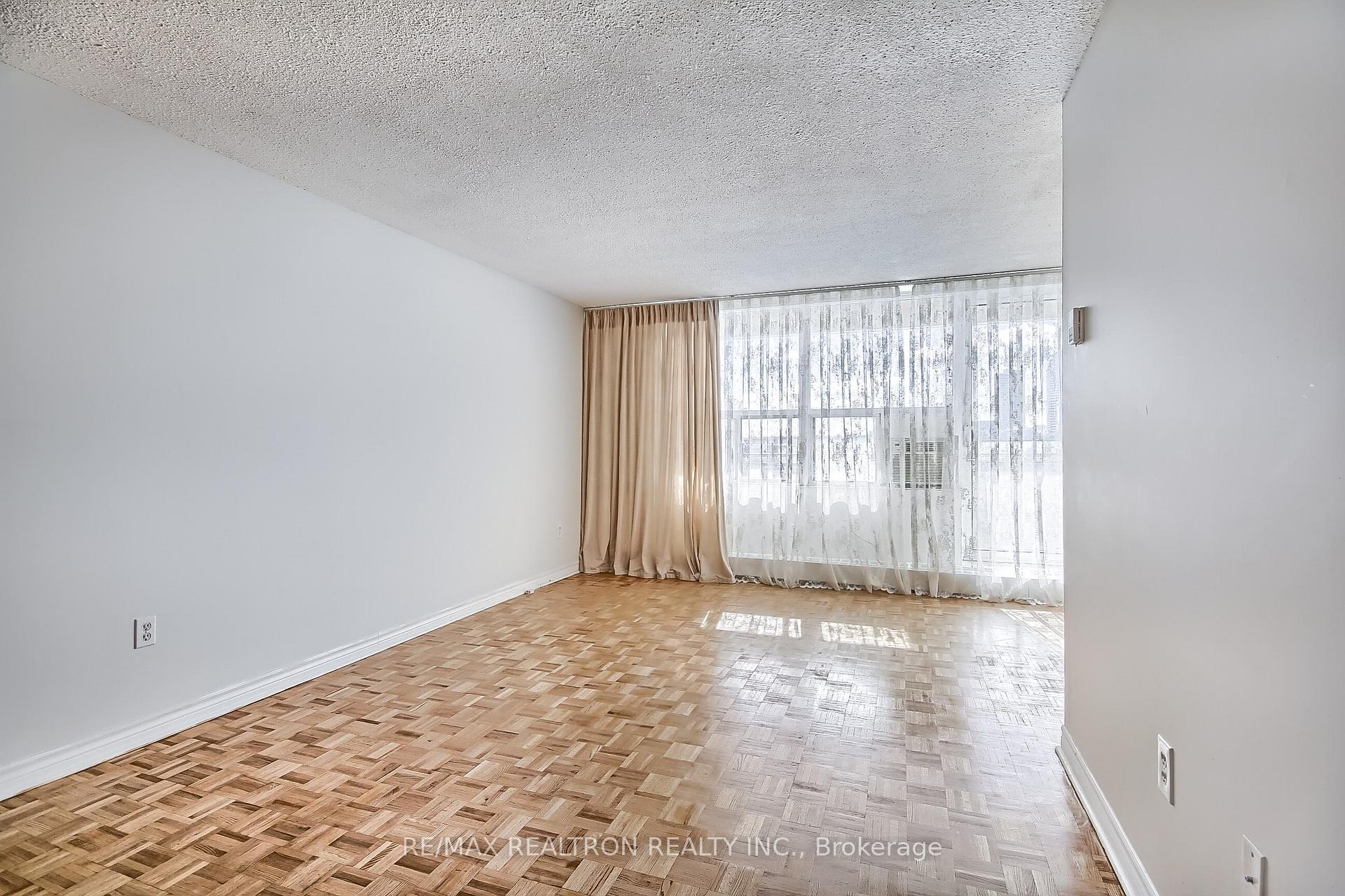 Photo 12 of Unit Ph702, 180 Dudley Avenue, Markham, Thornhill — HOMEH