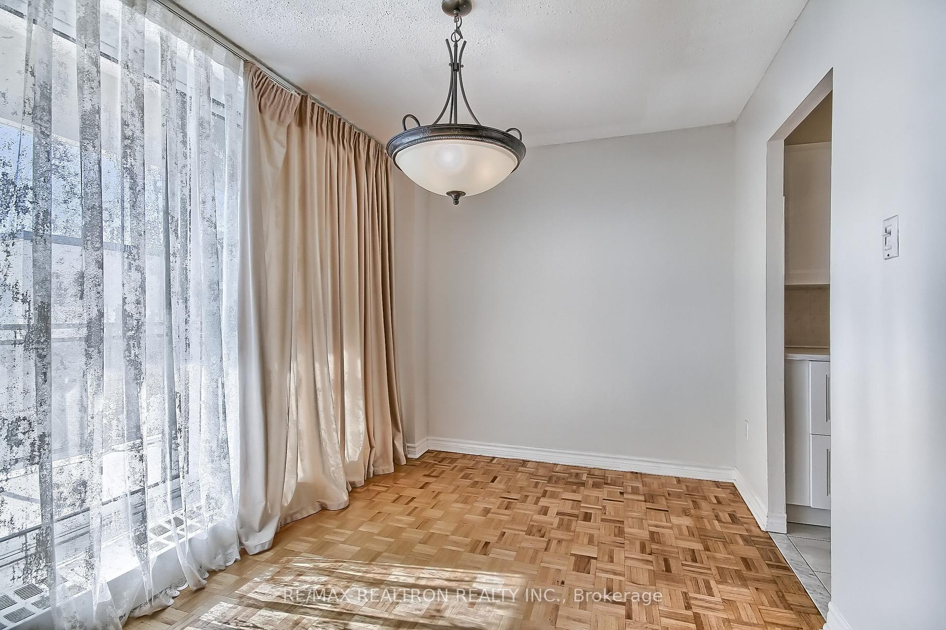 Photo 13 of Unit Ph702, 180 Dudley Avenue, Markham, Thornhill — HOMEH