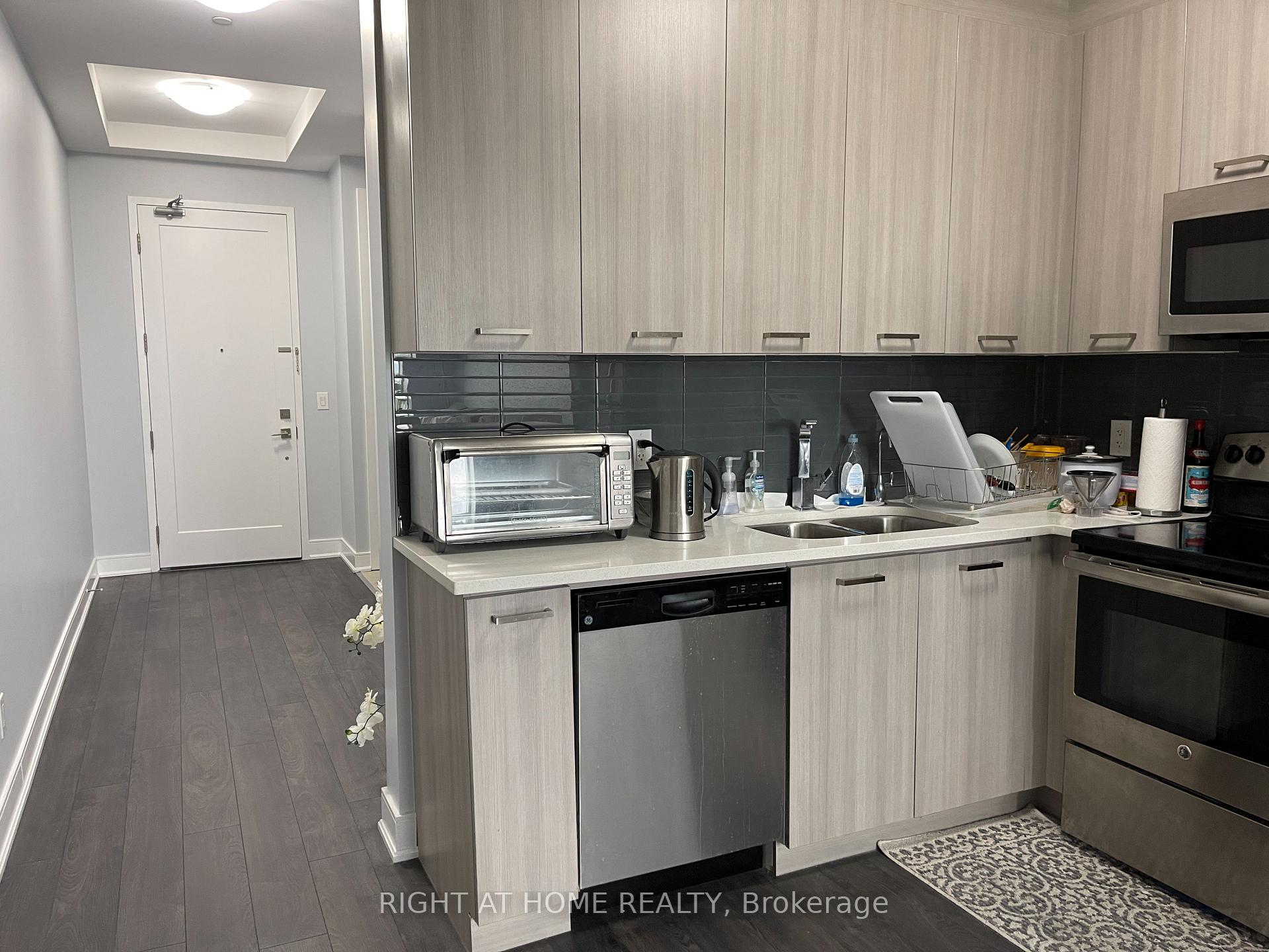 Photo 2 of Unit 708, 150 Main Street W, Hamilton, Central — HOMEH