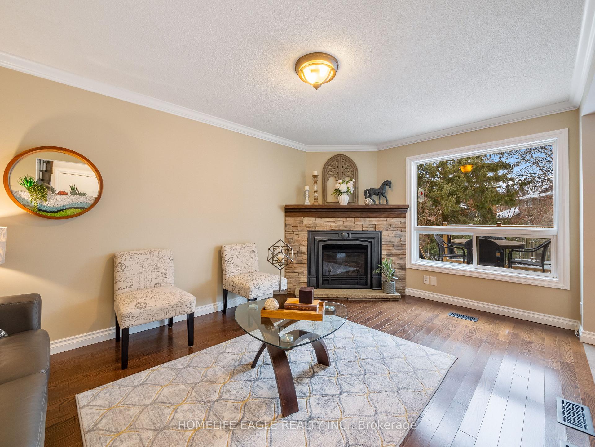 Photo 4 of 38 Moffat Crescent, Aurora, Aurora Heights — HOMEH