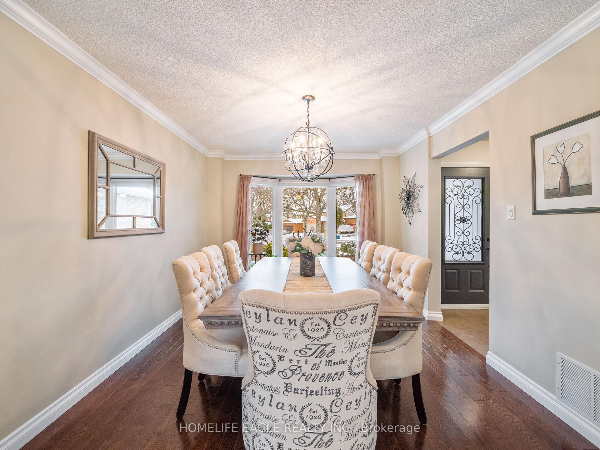 Photo 5 of 38 Moffat Crescent, Aurora, Aurora Heights — HOMEH
