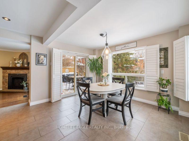 Photo 10 of 38 Moffat Crescent, Aurora, Aurora Heights — HOMEH
