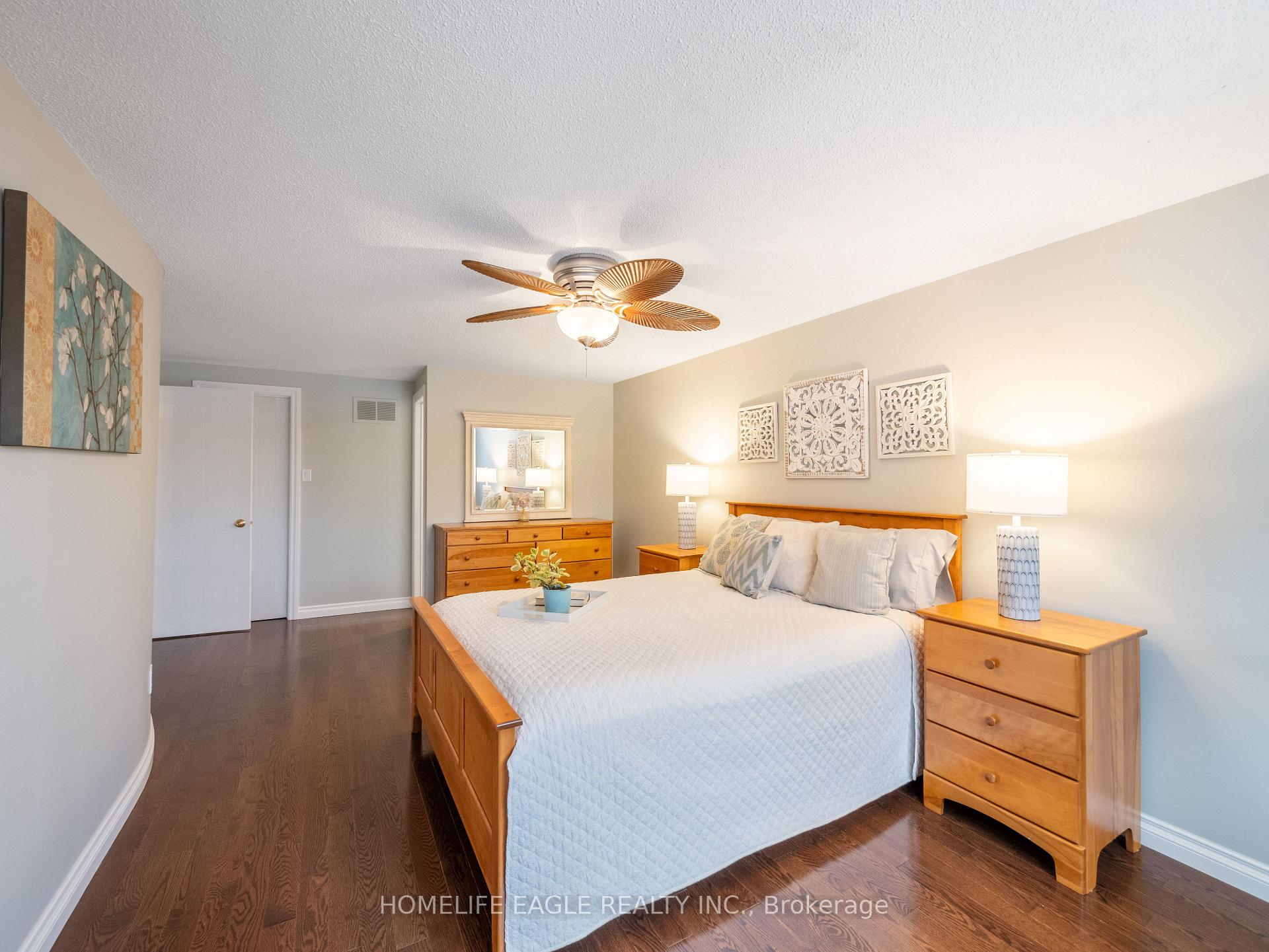 Photo 12 of 38 Moffat Crescent, Aurora, Aurora Heights — HOMEH