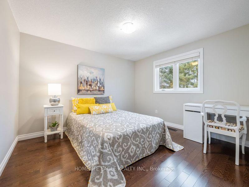 Photo 14 of 38 Moffat Crescent, Aurora, Aurora Heights — HOMEH