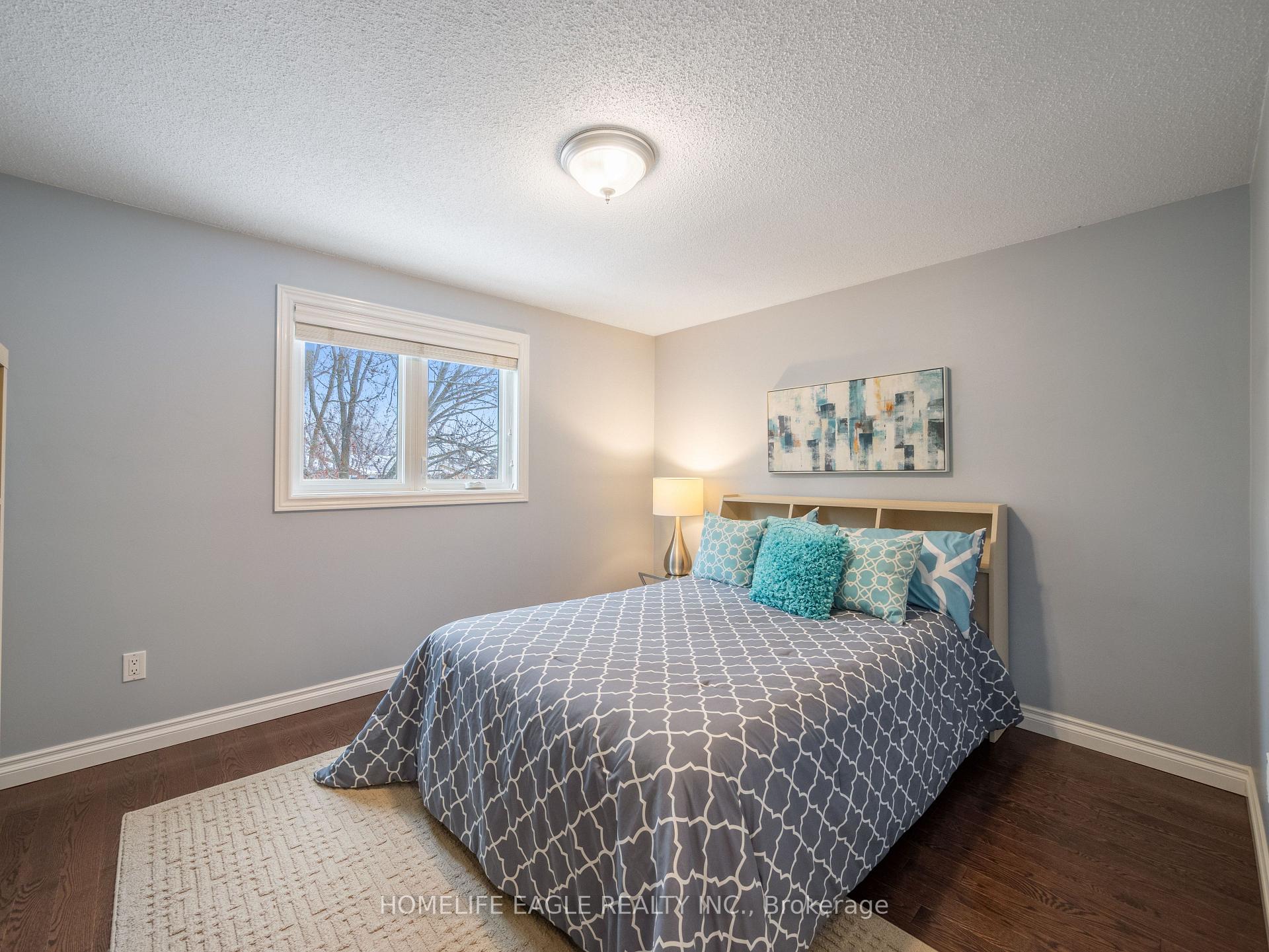 Photo 15 of 38 Moffat Crescent, Aurora, Aurora Heights — HOMEH