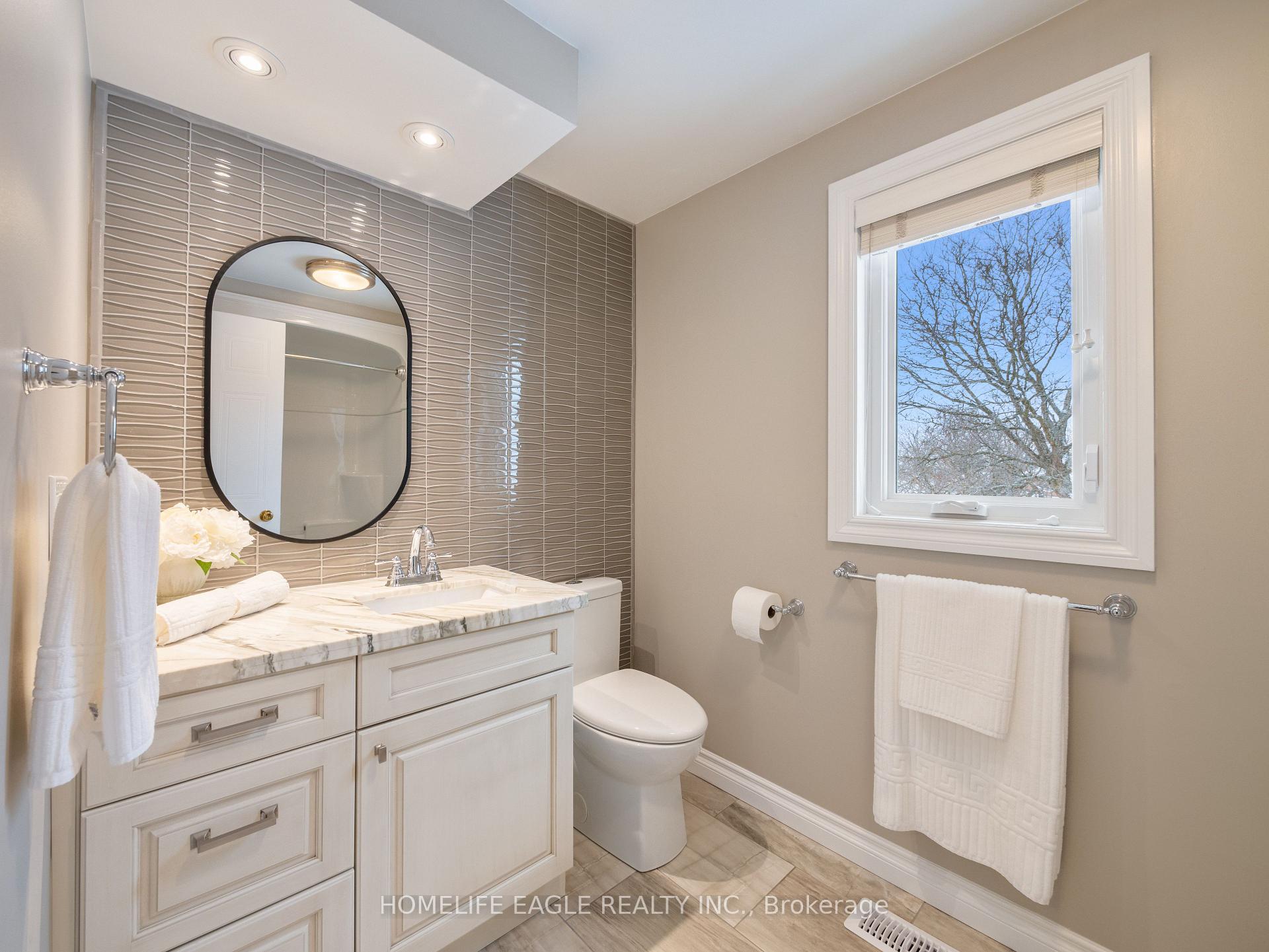Photo 17 of 38 Moffat Crescent, Aurora, Aurora Heights — HOMEH