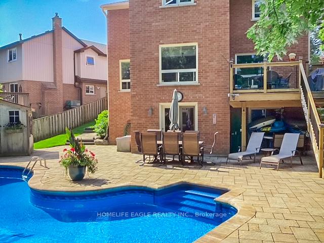 Photo 24 of 38 Moffat Crescent, Aurora, Aurora Heights — HOMEH