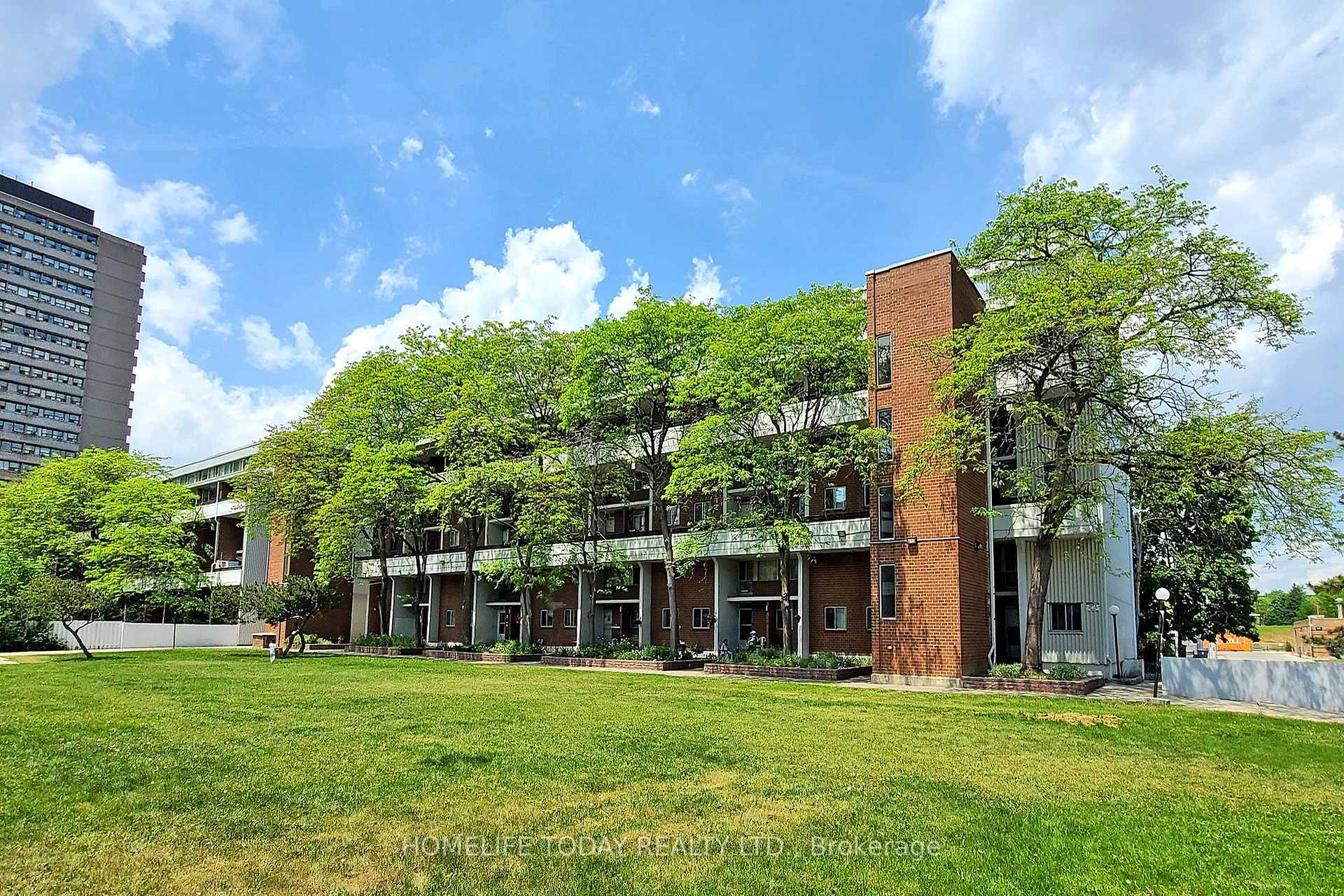 Photo 2 of Unit 301, 155 Leeward Glenway, Toronto, Flemingdon Park — HOMEH