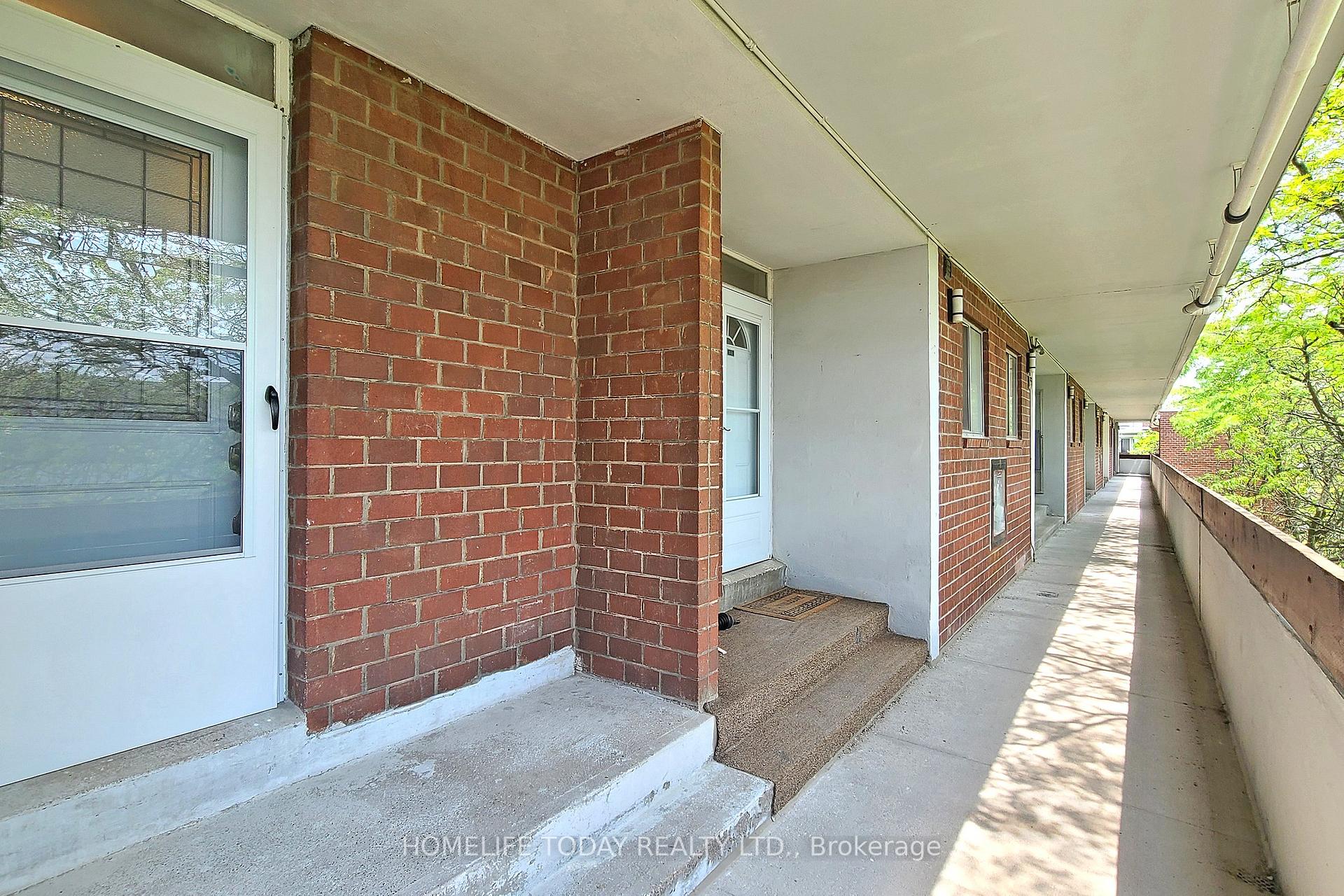 Photo 4 of Unit 301, 155 Leeward Glenway, Toronto, Flemingdon Park — HOMEH