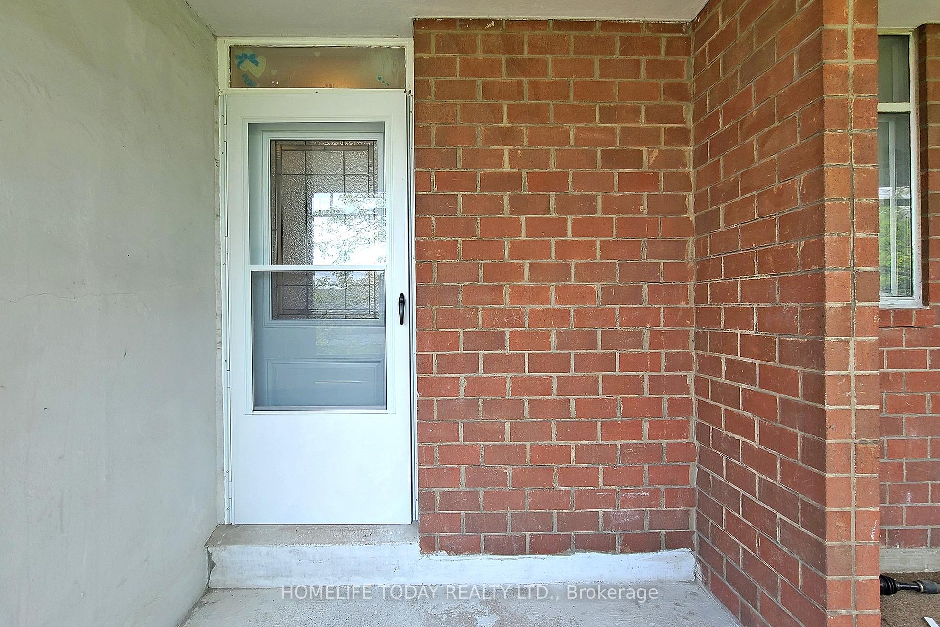 Photo 5 of Unit 301, 155 Leeward Glenway, Toronto, Flemingdon Park — HOMEH