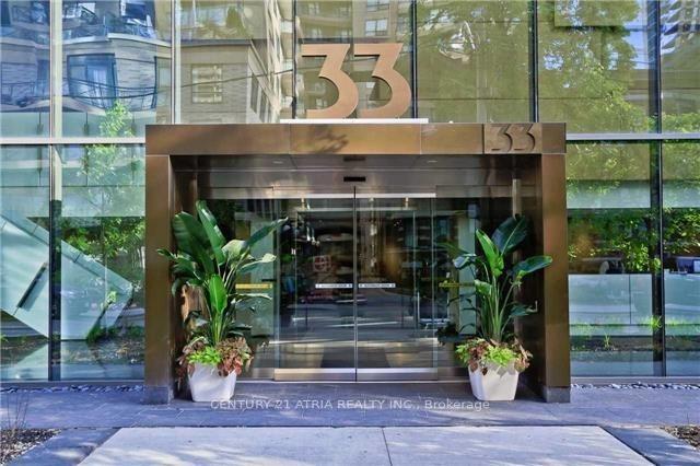 Front of Unit 806, 33 Charles Street E