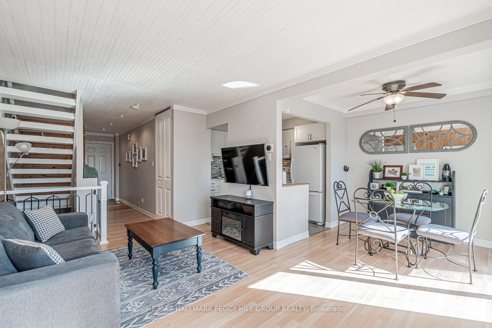 Photo 3 of Unit 15, 52 Adelaide Street, Barrie, Allandale — HOMEH