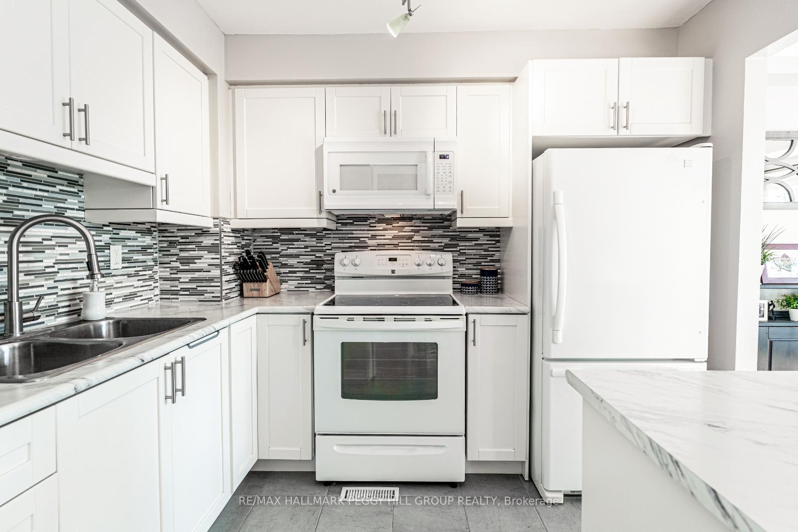 Photo 6 of Unit 15, 52 Adelaide Street, Barrie, Allandale — HOMEH