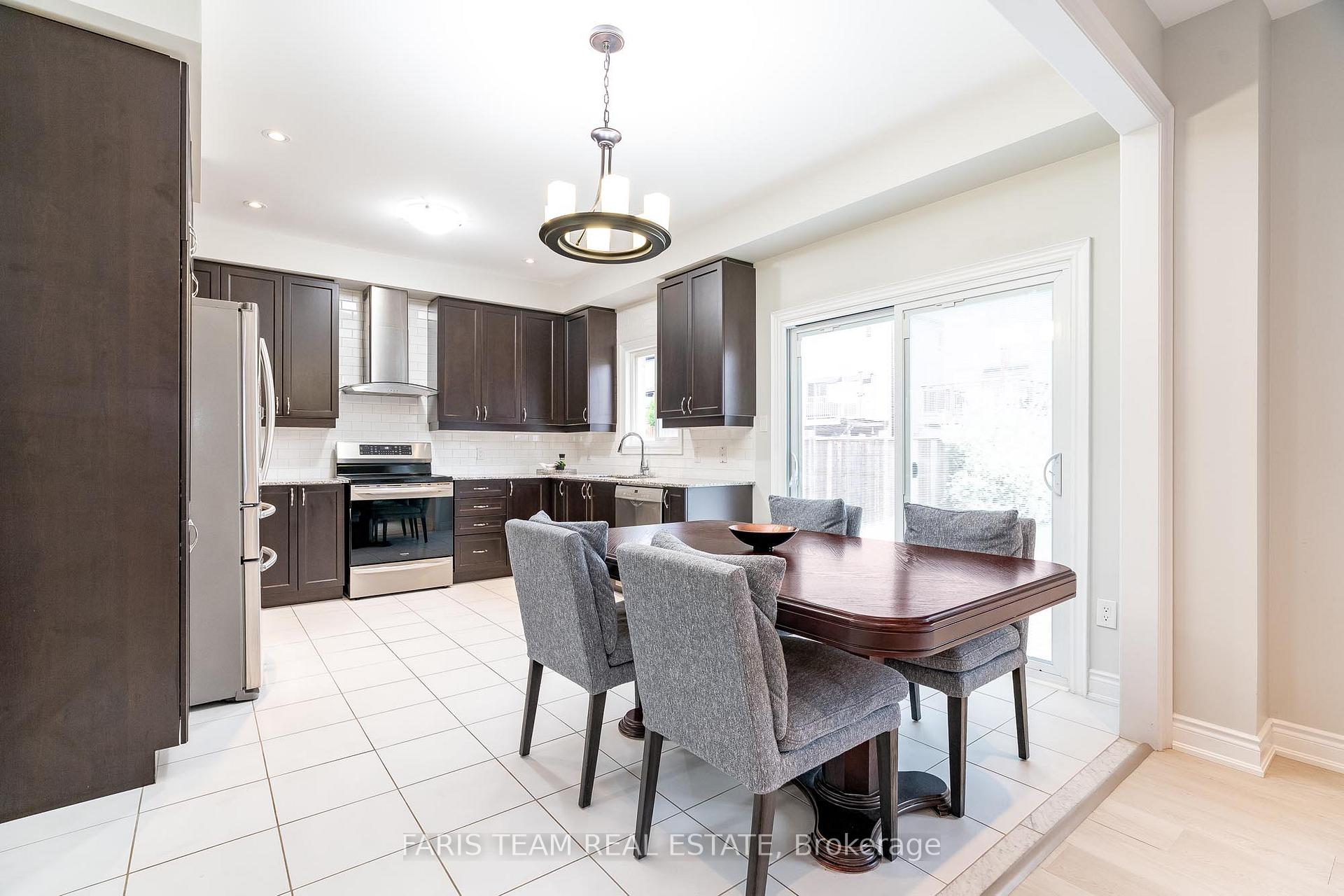 Photo 5 of 48 Majesty Boulevard, Barrie, Innis-Shore — HOMEH