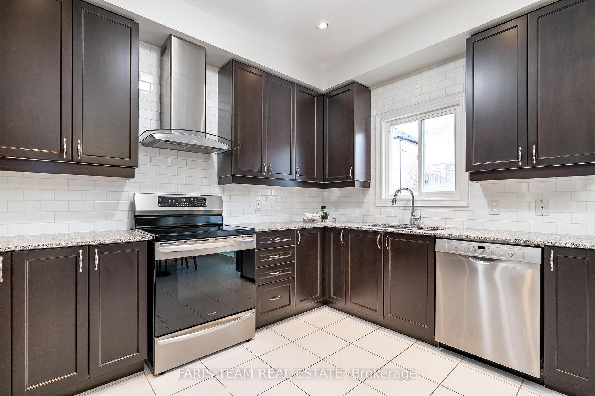 Photo 6 of 48 Majesty Boulevard, Barrie, Innis-Shore — HOMEH