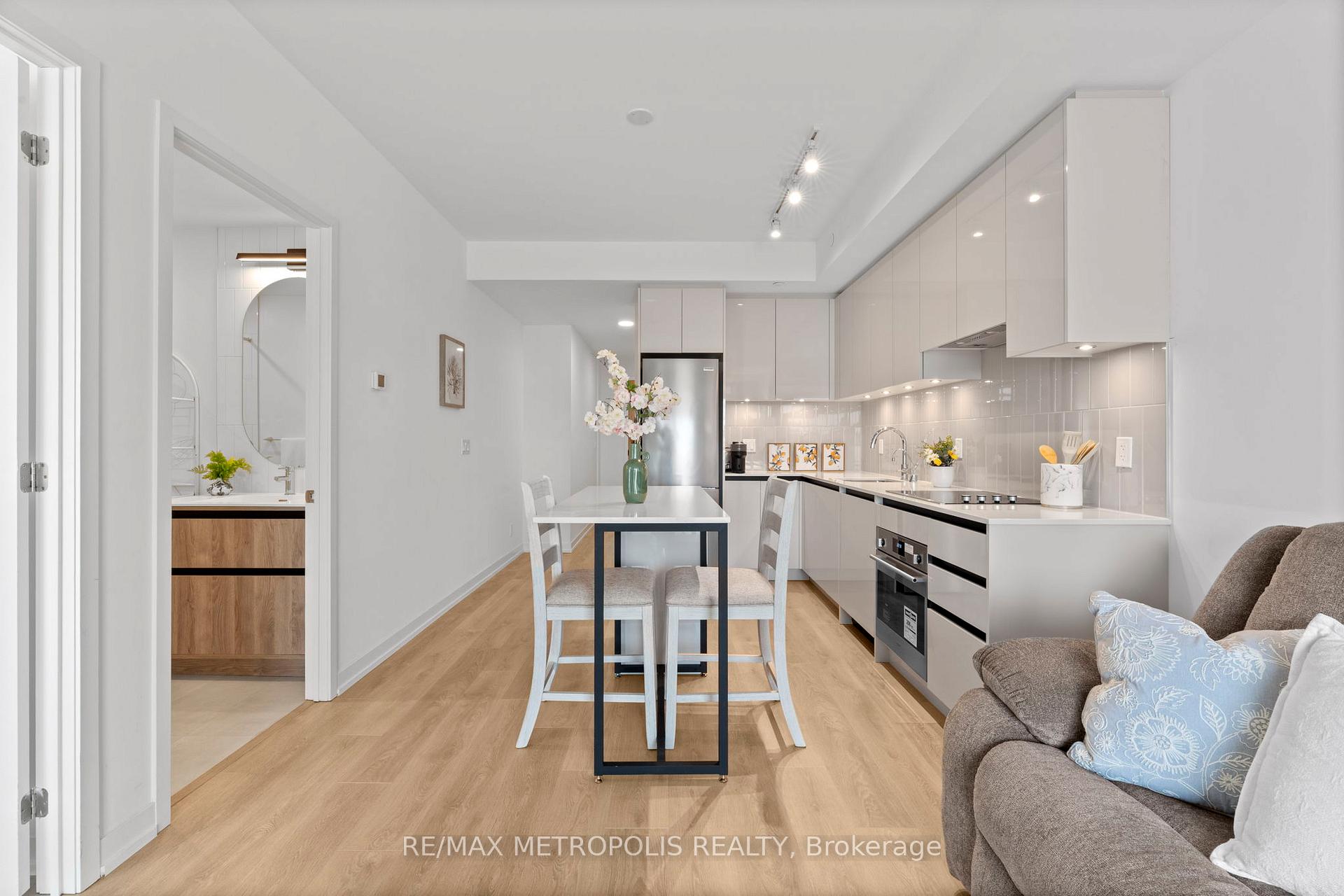 Front of Unit 303, 8 Beverley Glen Boulevard