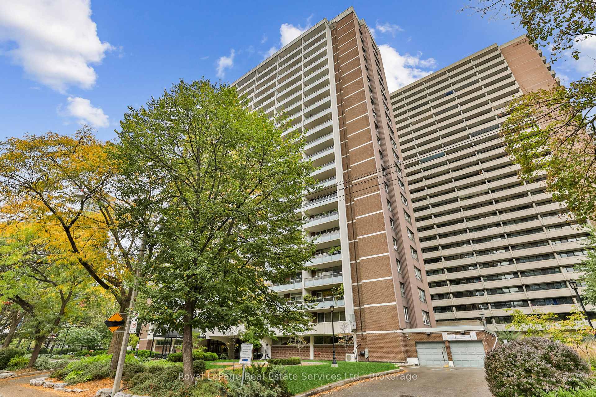 Front of Unit 1807, 30 Gloucester Street