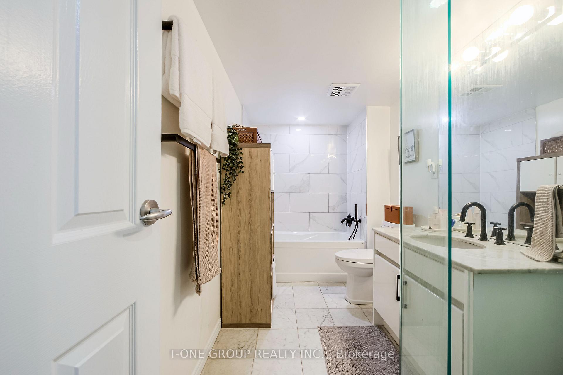 Photo 32 of Unit 1219, 25 The Esplanade, Toronto, Waterfront Communities — HOMEH