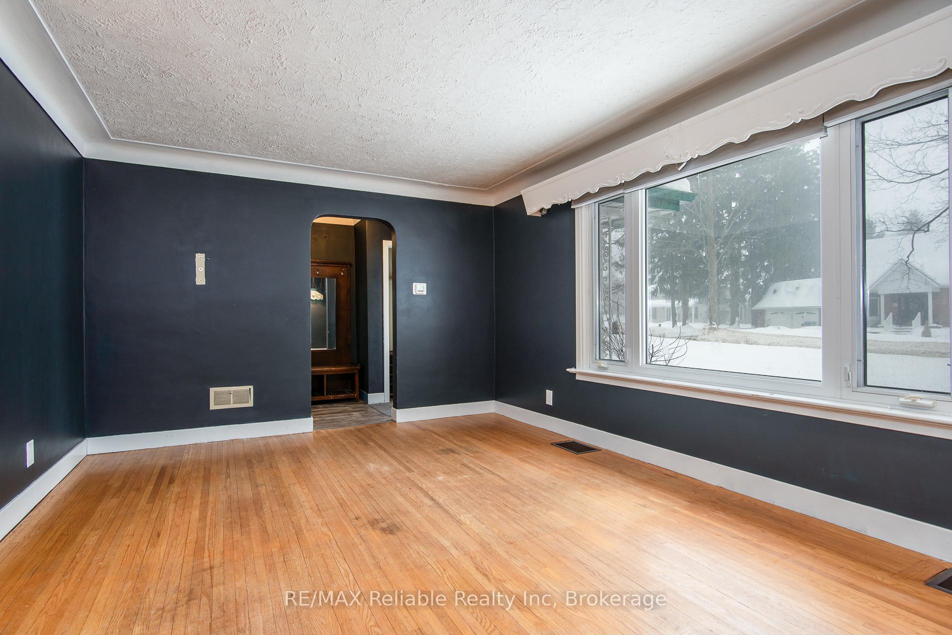 Photo 14 of 108 Raglan Street, Central Huron, Clinton — HOMEH