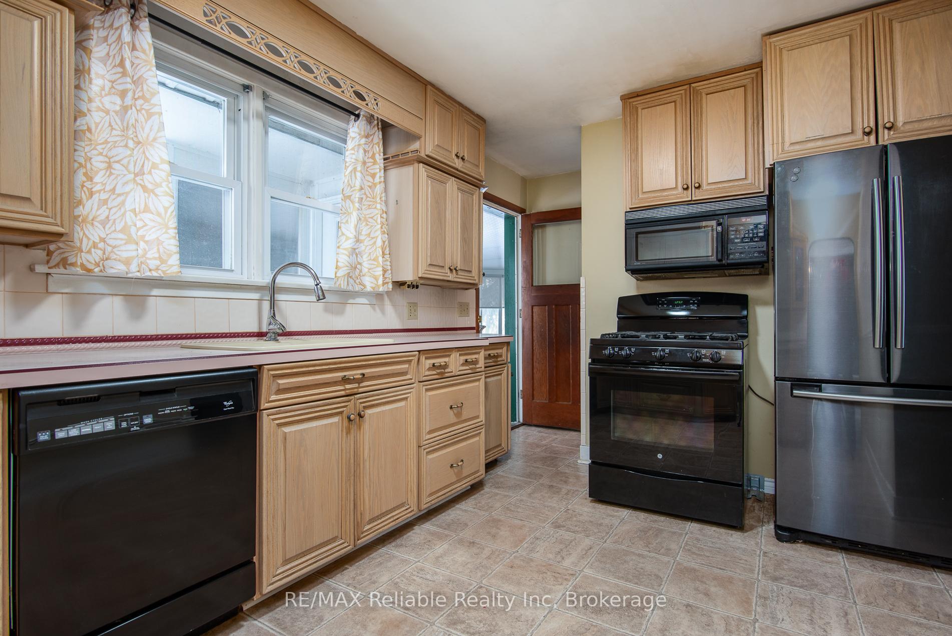 Photo 17 of 108 Raglan Street, Central Huron, Clinton — HOMEH