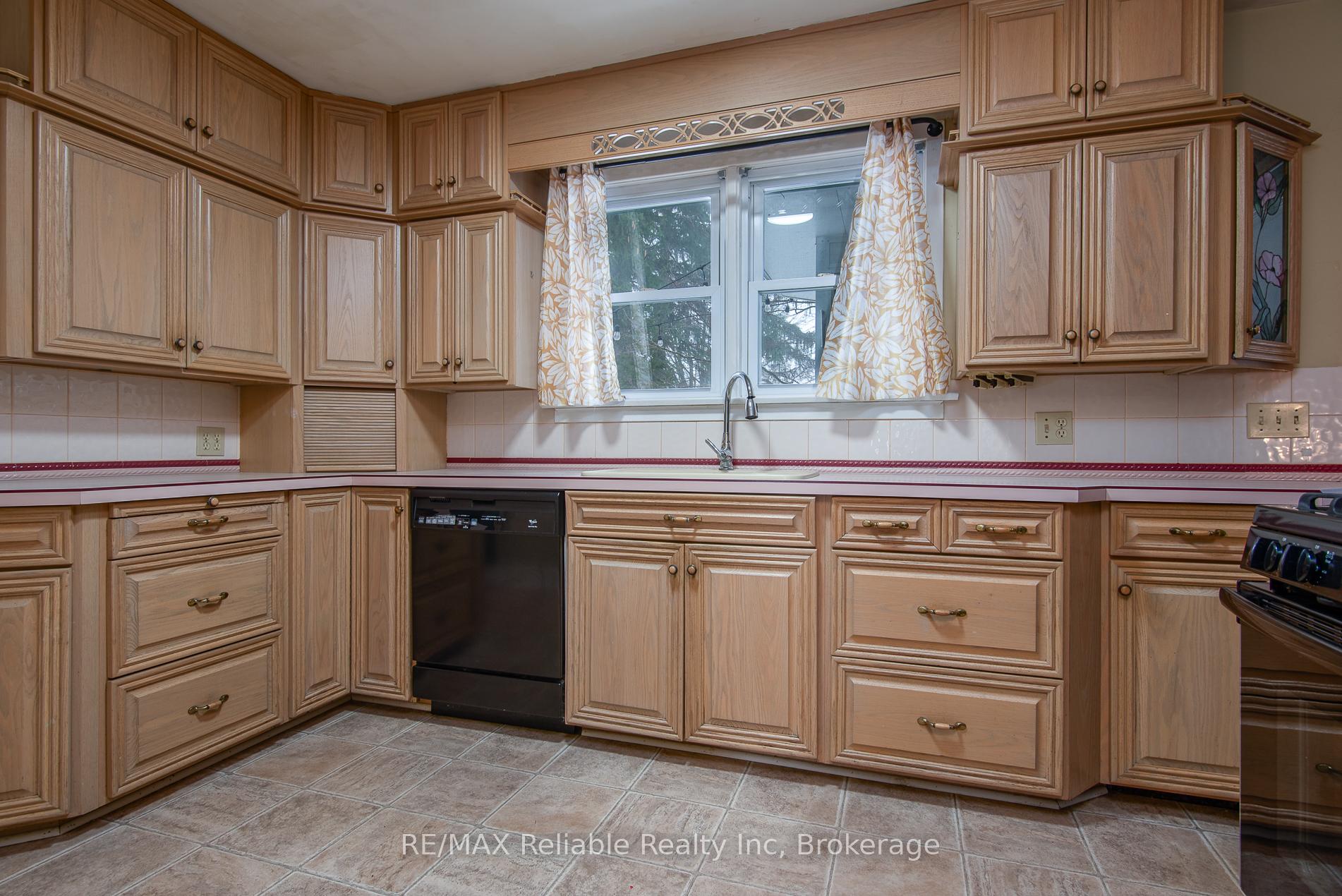 Photo 18 of 108 Raglan Street, Central Huron, Clinton — HOMEH