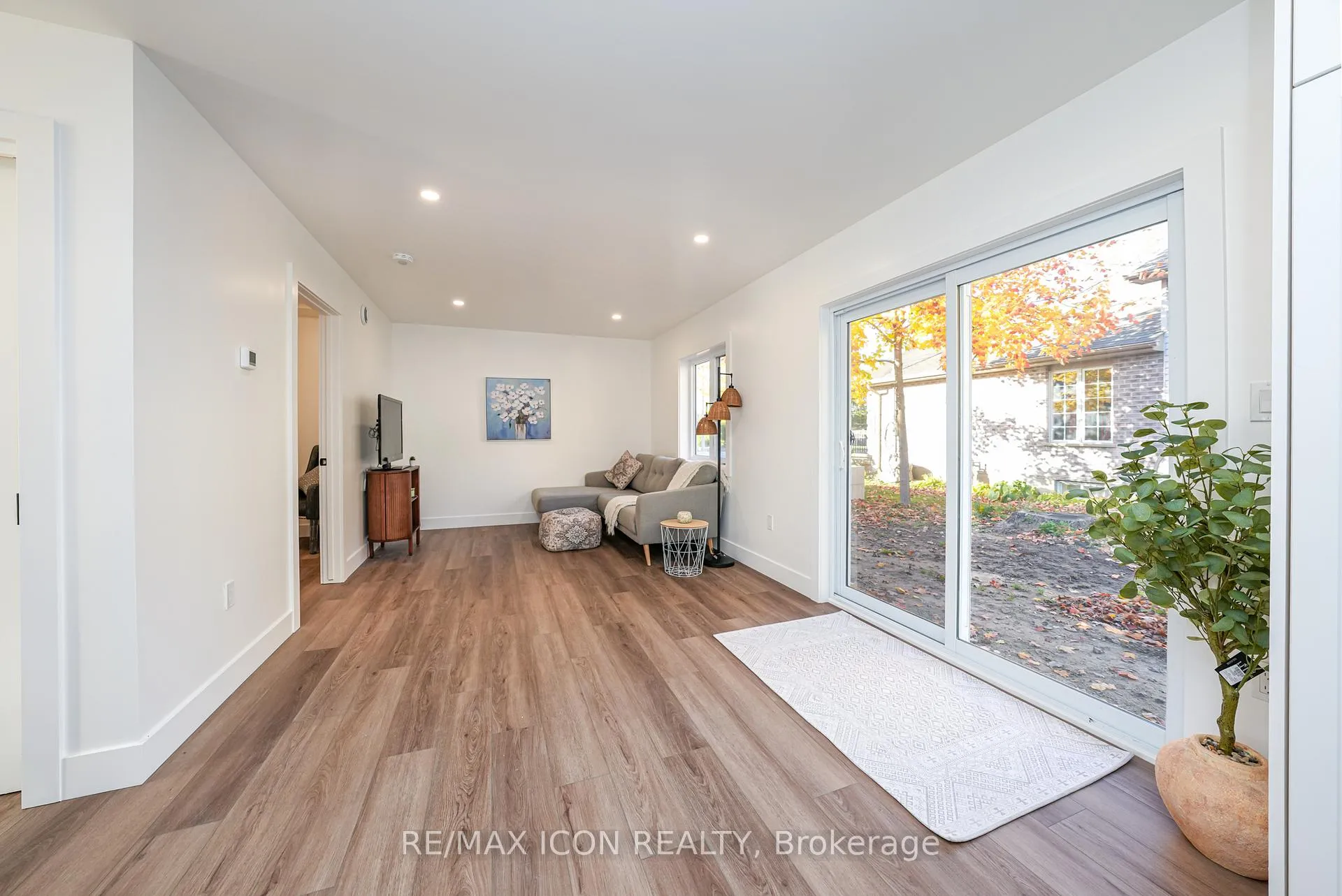 Photo 2 of Unit 2, 218 Ardross Street, North Middlesex, Parkhill — HOMEH