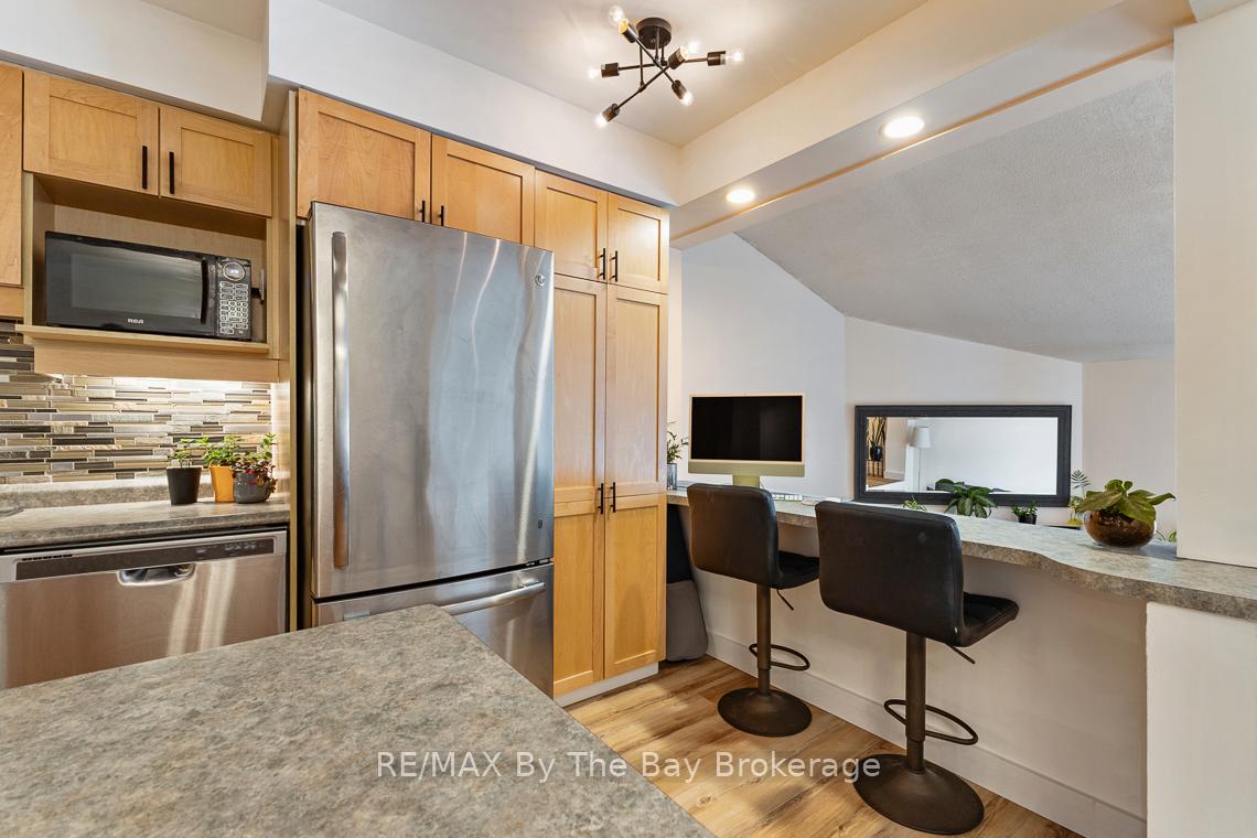 Photo 10 of 599 Tenth Street, Collingwood — HOMEH